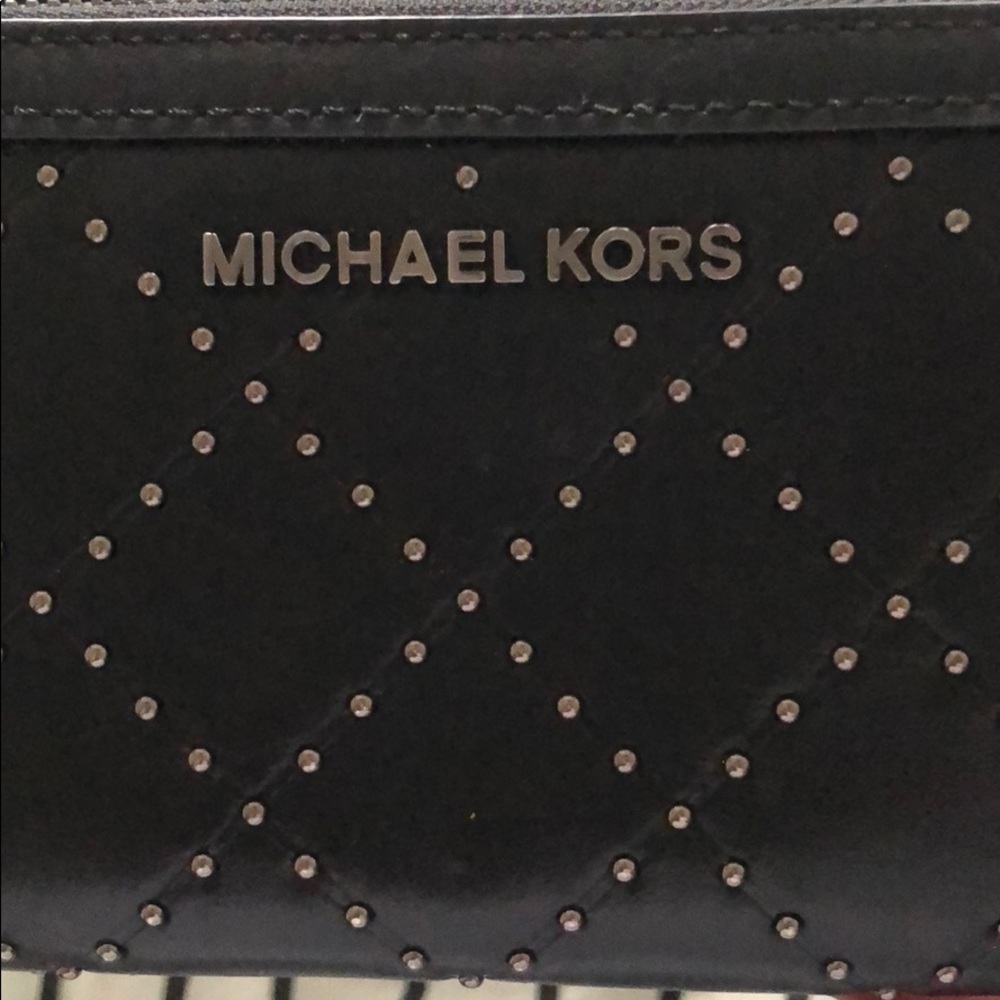 👛 Michael Kors Studded Wallet 👛